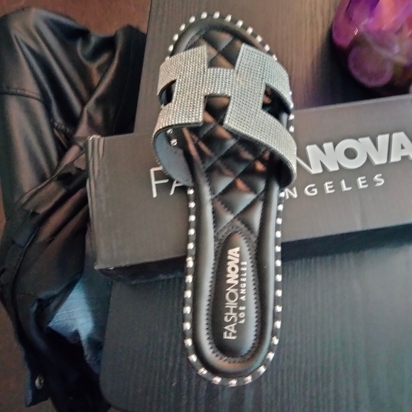 Sandals - Picture 3 of 3